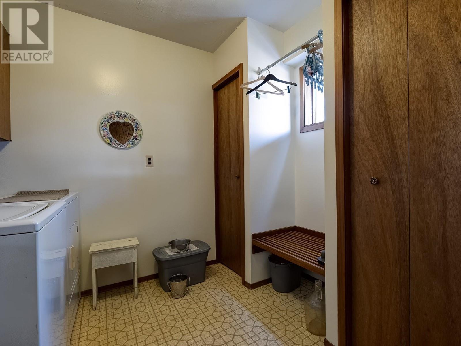 1750 Phoenix Avenue, Rossland, British Columbia  V0G 1Y0 - Photo 14 - 10345656