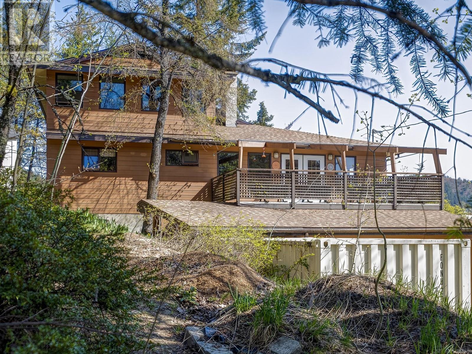 1750 Phoenix Avenue, Rossland, British Columbia  V0G 1Y0 - Photo 2 - 10345656