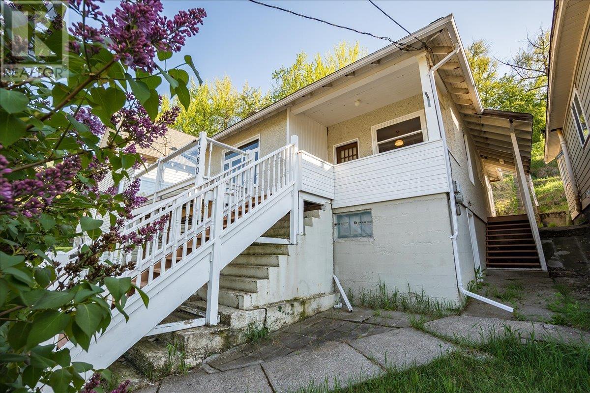 1380 Lookout Street, Trail, British Columbia  V1R 3P5 - Photo 2 - 10346245