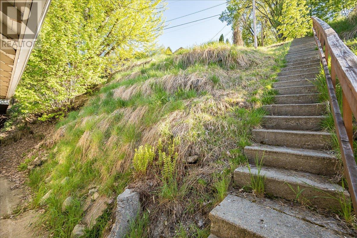 1380 Lookout Street, Trail, British Columbia  V1R 3P5 - Photo 34 - 10346245
