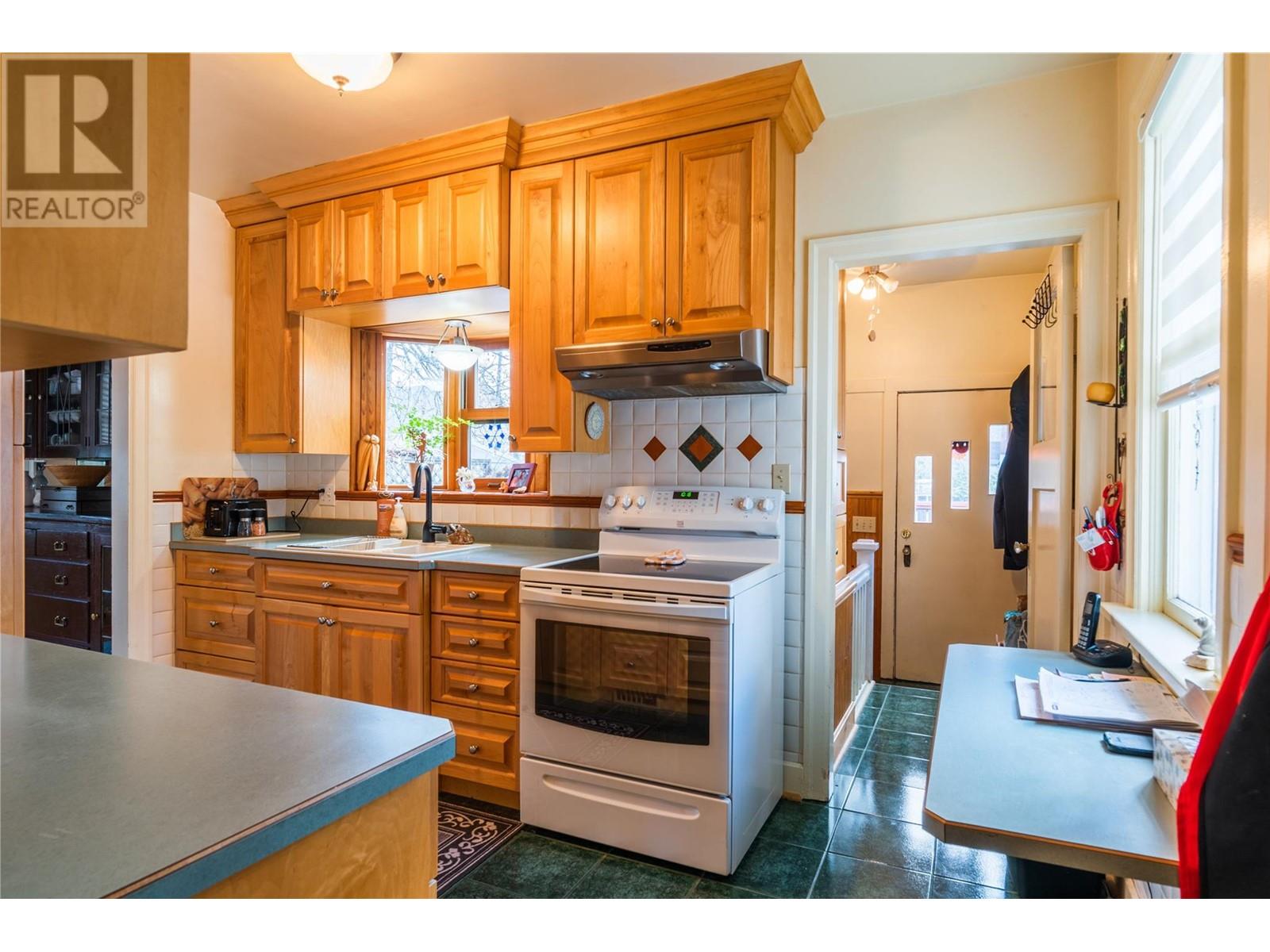 399 Murray Drive, Warfield, British Columbia  V1R 2J5 - Photo 8 - 10346415