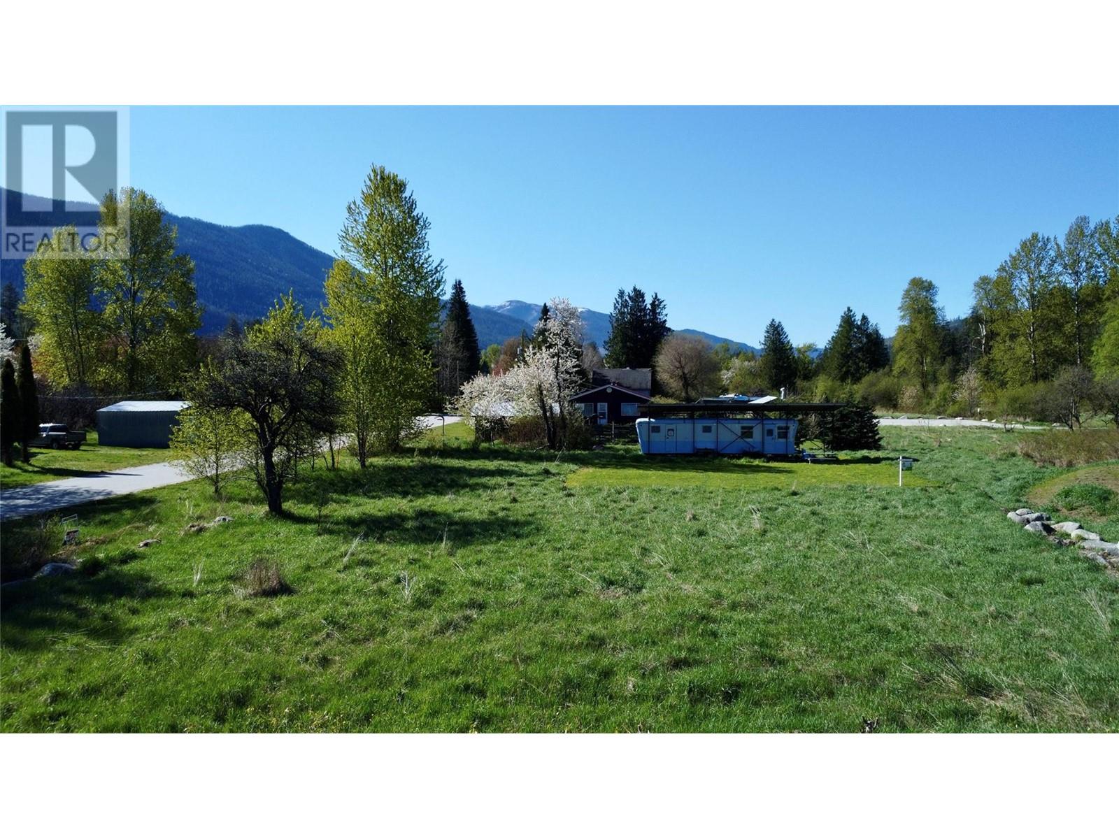 411 Main Street, Slocan, British Columbia  V0G 2C0 - Photo 5 - 10346218