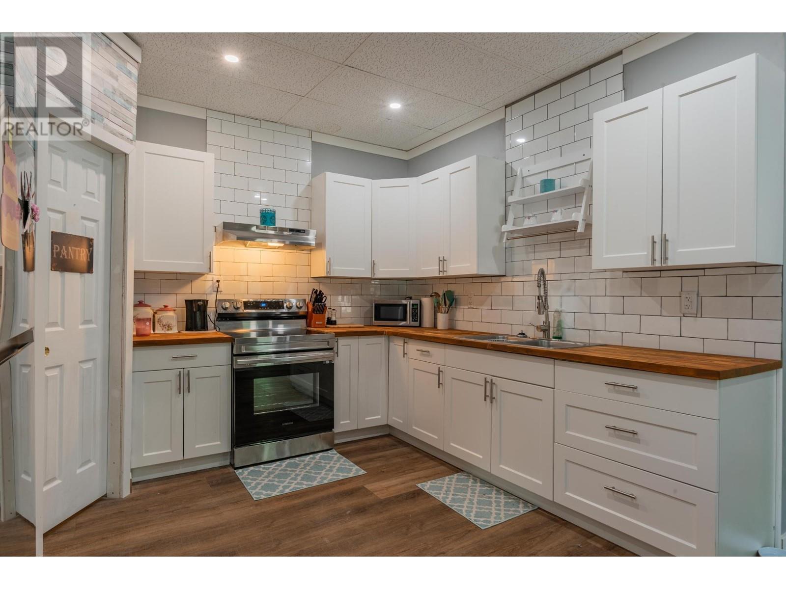 2194 Sixth Avenue, Trail, British Columbia  V1R 3B7 - Photo 3 - 10346450