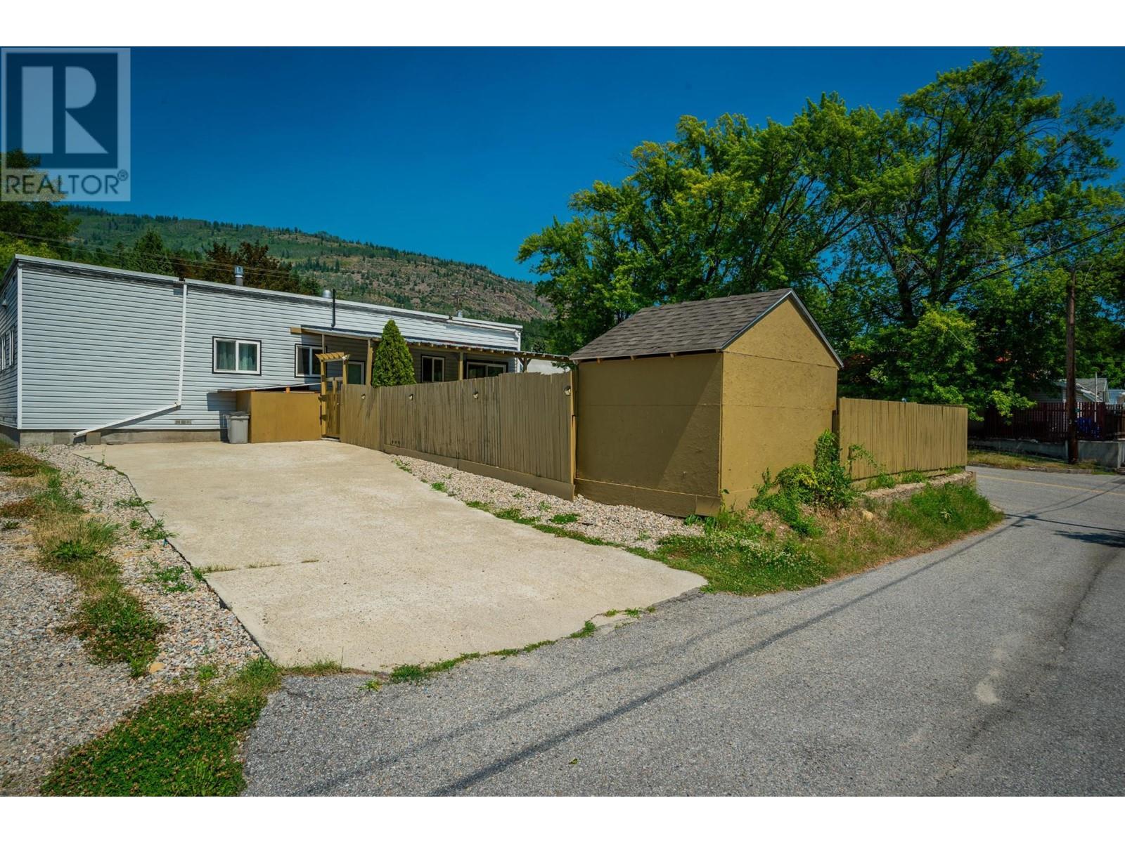 2194 Sixth Avenue, Trail, British Columbia  V1R 3B7 - Photo 45 - 10346450