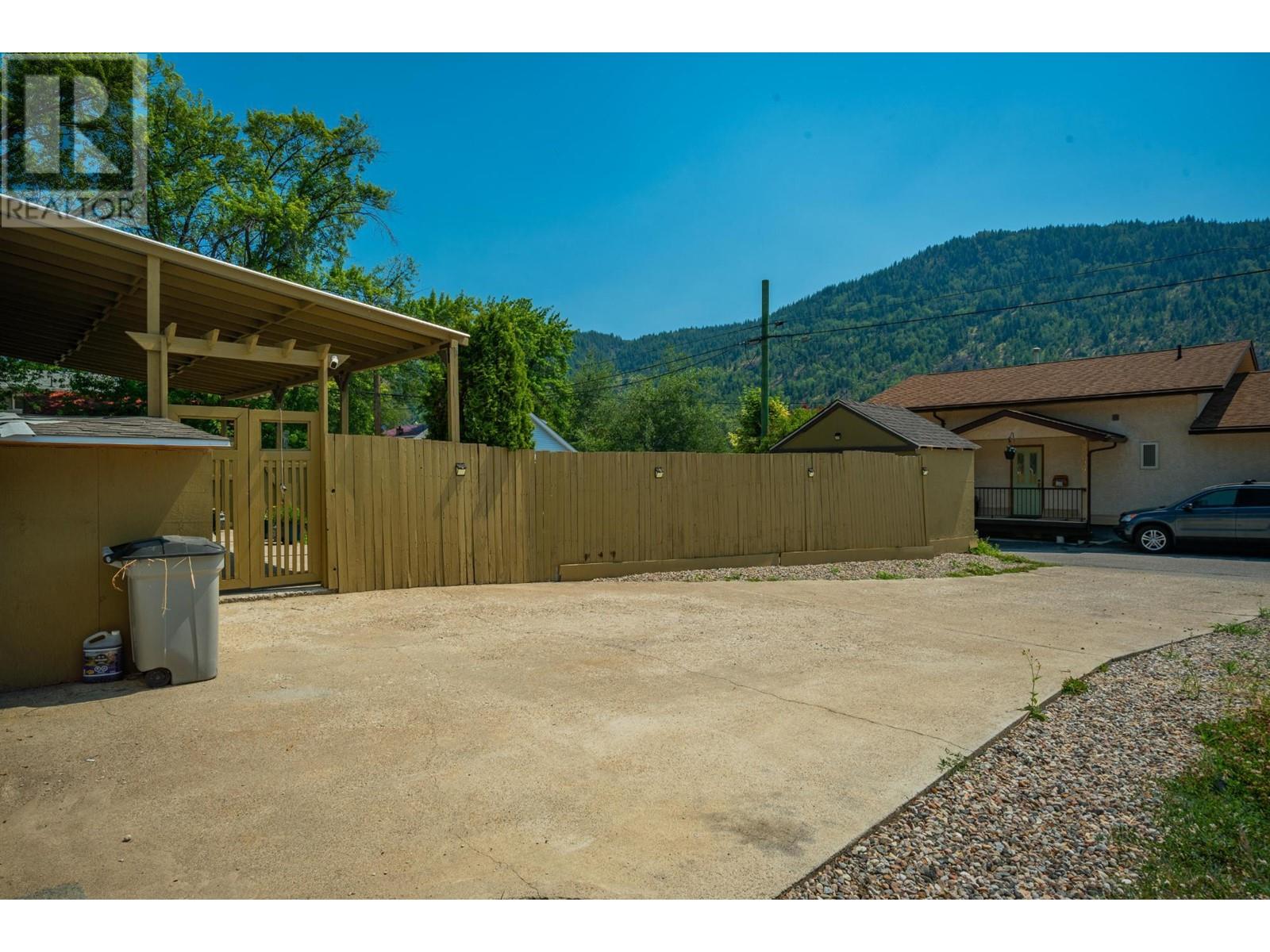 2194 Sixth Avenue, Trail, British Columbia  V1R 3B7 - Photo 48 - 10346450