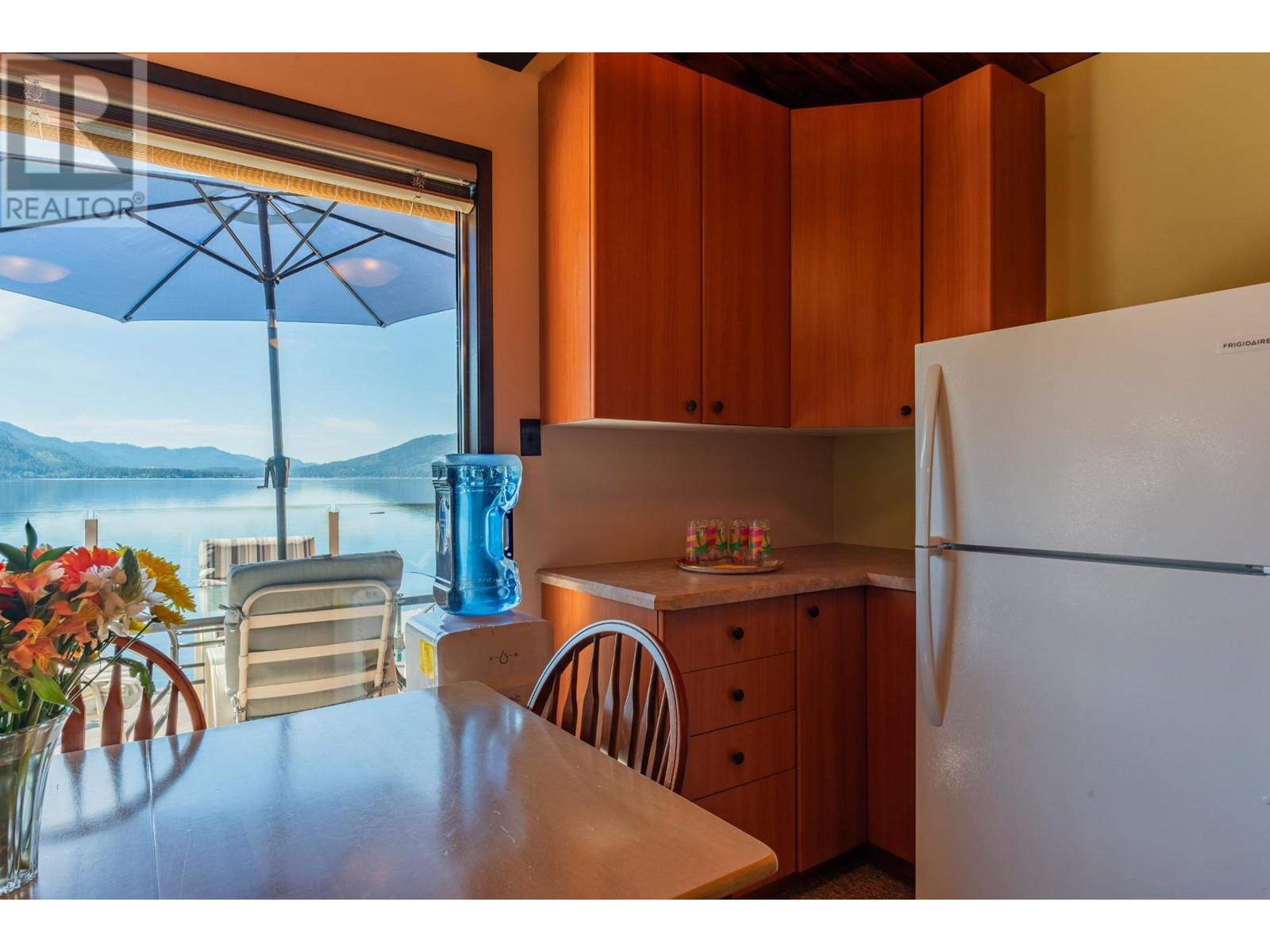 93 East Lake Drive, Christina Lake, British Columbia  V0H 1E1 - Photo 12 - 10346516