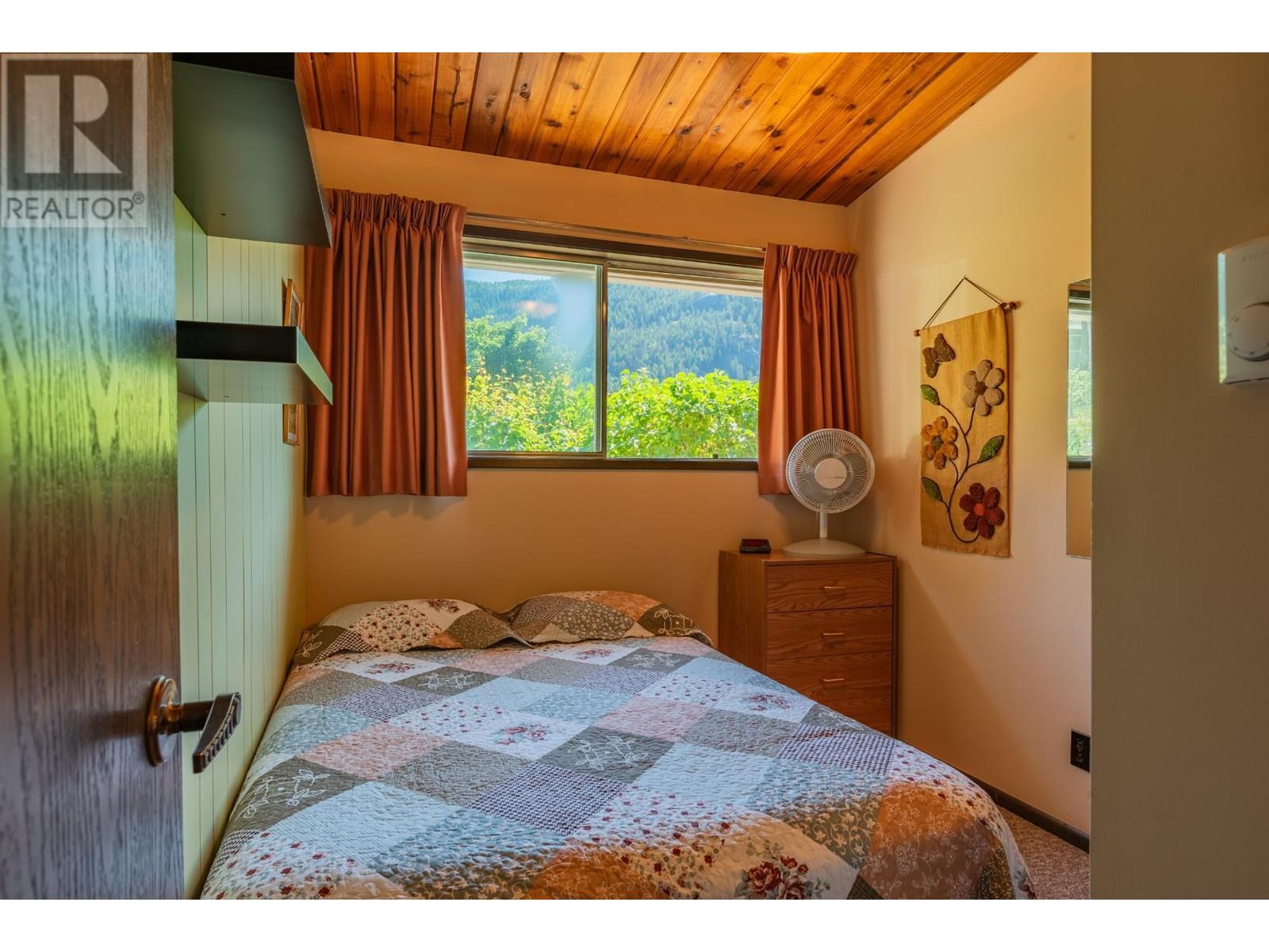 93 East Lake Drive, Christina Lake, British Columbia  V0H 1E1 - Photo 21 - 10346516