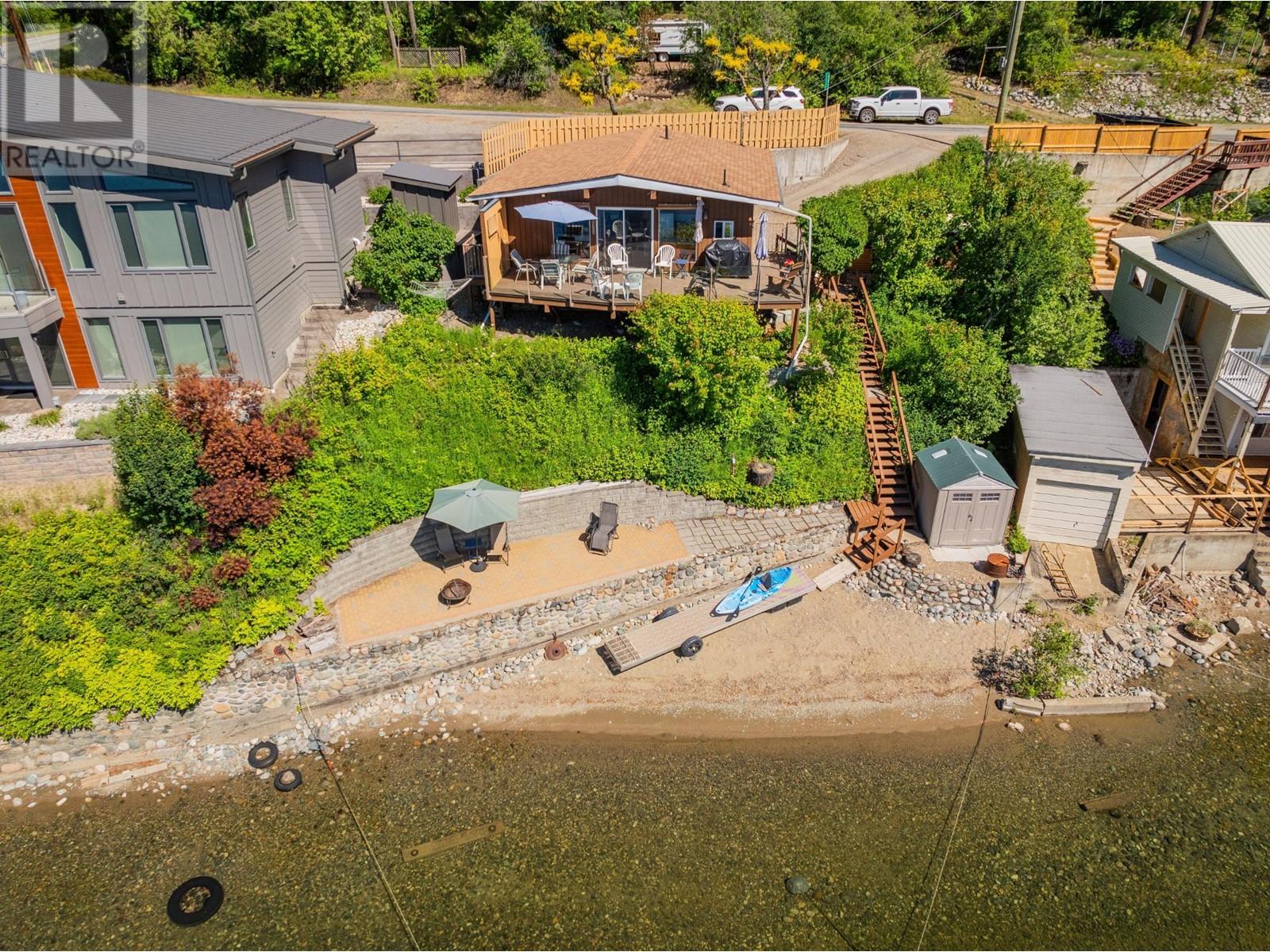 93 East Lake Drive, Christina Lake, British Columbia  V0H 1E1 - Photo 6 - 10346516