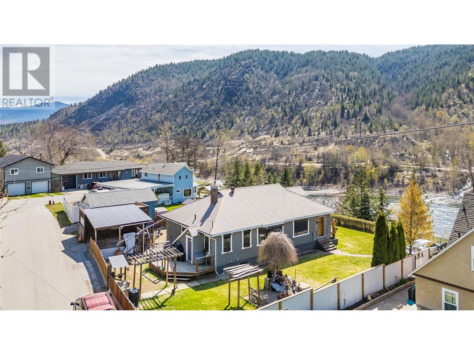 2385 Rockland Avenue, Trail, British Columbia  V1R 3G4 - Photo 1 - 10343588