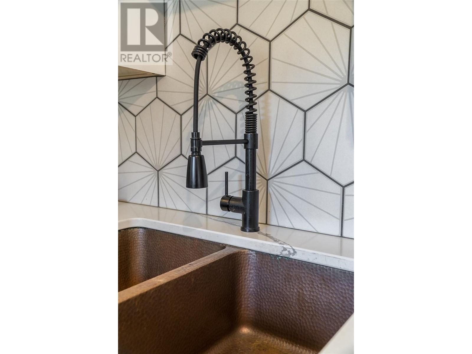 2385 Rockland Avenue, Trail, British Columbia  V1R 3G4 - Photo 11 - 10343588