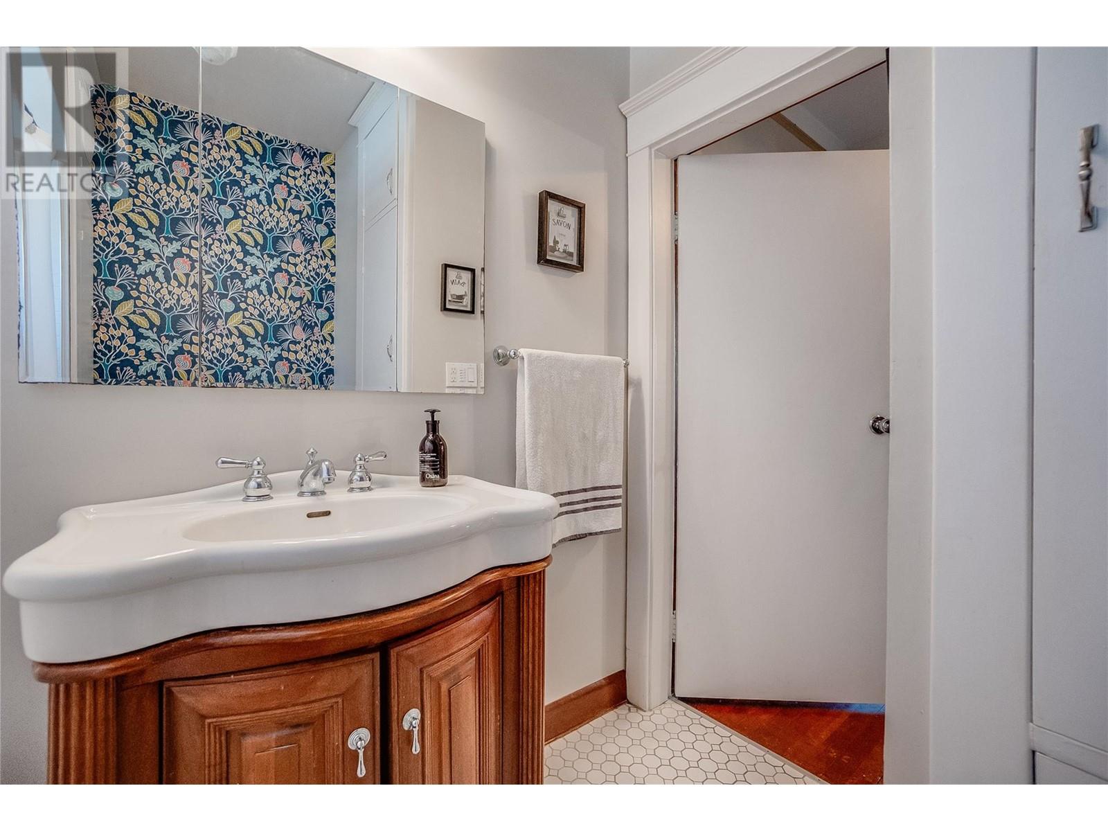 2385 Rockland Avenue, Trail, British Columbia  V1R 3G4 - Photo 27 - 10343588