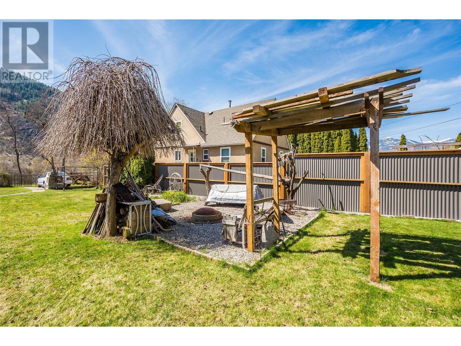 2385 Rockland Avenue, Trail, British Columbia  V1R 3G4 - Photo 4 - 10343588