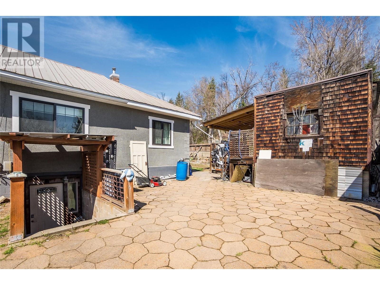 2385 Rockland Avenue, Trail, British Columbia  V1R 3G4 - Photo 43 - 10343588