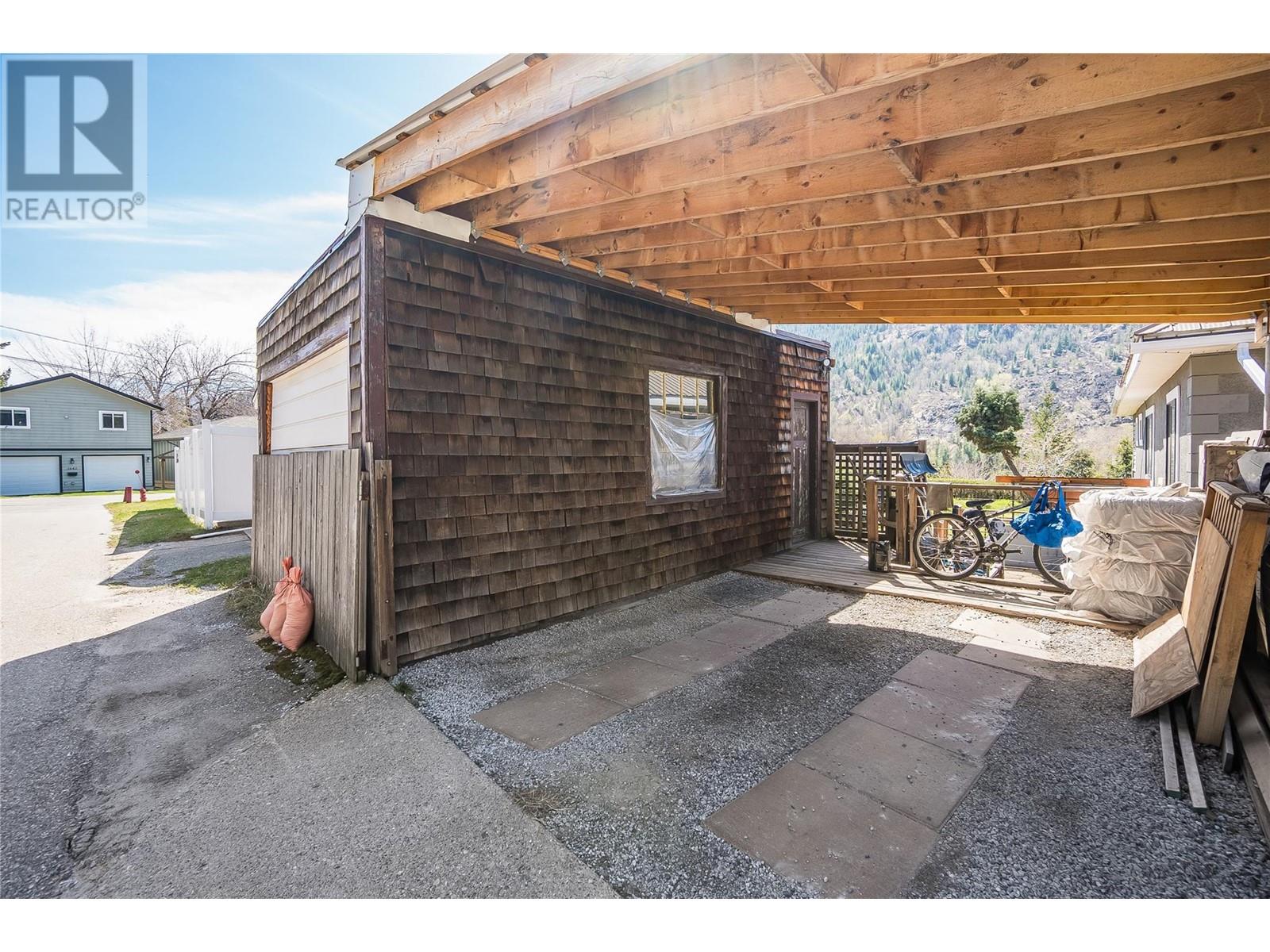 2385 Rockland Avenue, Trail, British Columbia  V1R 3G4 - Photo 44 - 10343588