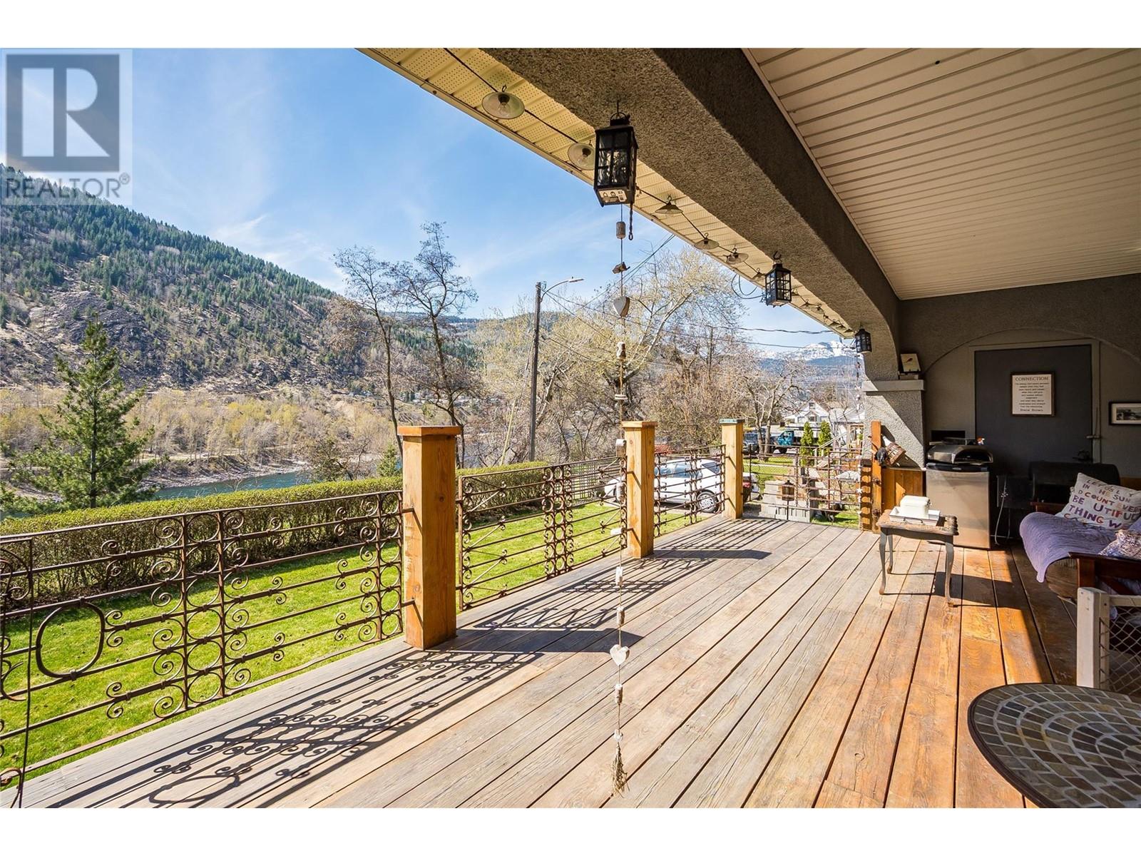 2385 Rockland Avenue, Trail, British Columbia  V1R 3G4 - Photo 7 - 10343588