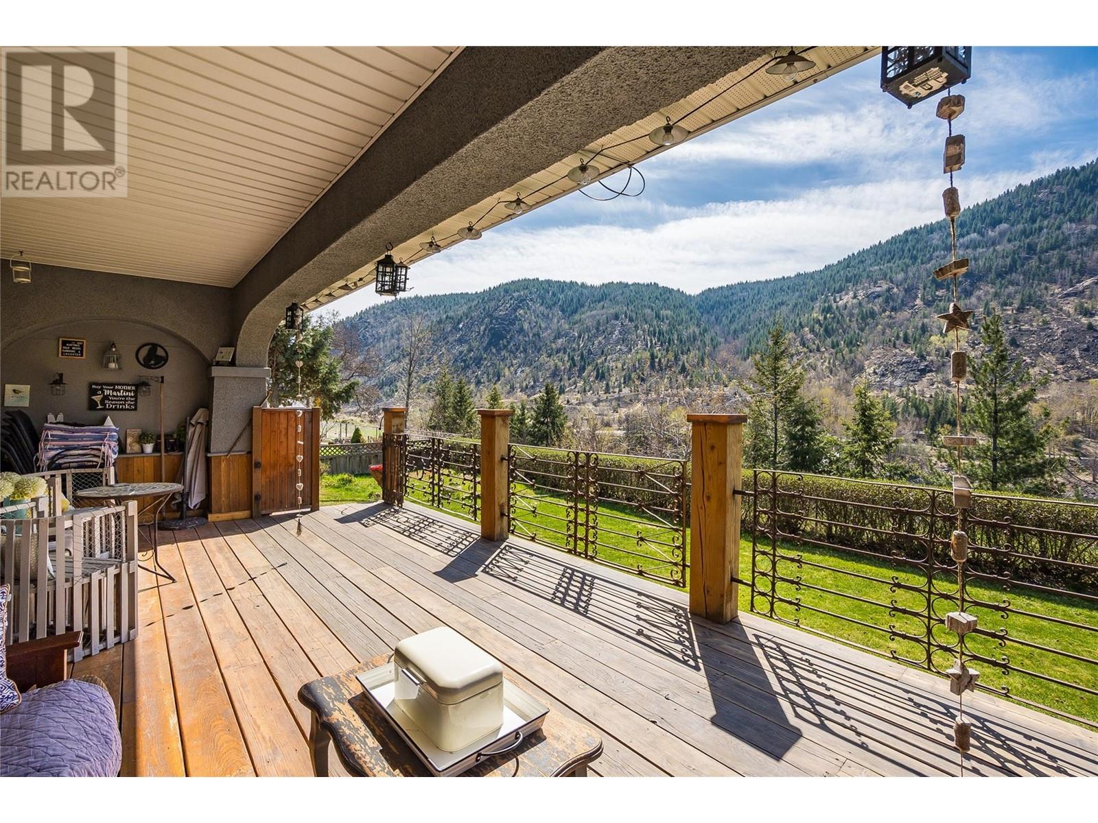 2385 Rockland Avenue, Trail, British Columbia  V1R 3G4 - Photo 8 - 10343588