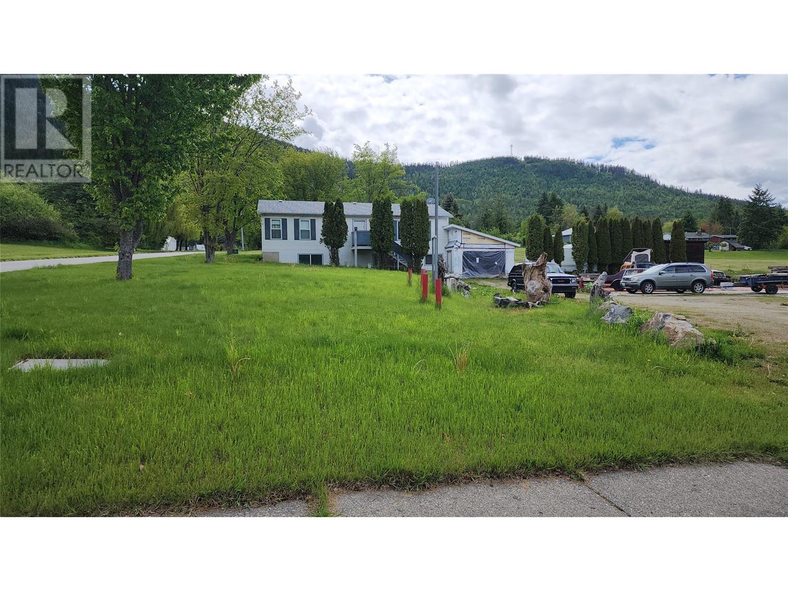 129 Oak Street, Fauquier, British Columbia  V0G 1K0 - Photo 11 - 10346072