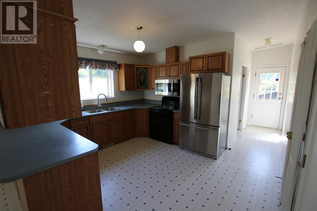 129 Oak Street, Fauquier, British Columbia  V0G 1K0 - Photo 3 - 10346072