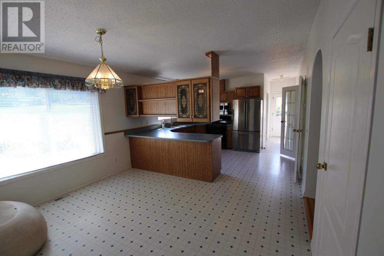 129 Oak Street, Fauquier, British Columbia  V0G 1K0 - Photo 4 - 10346072