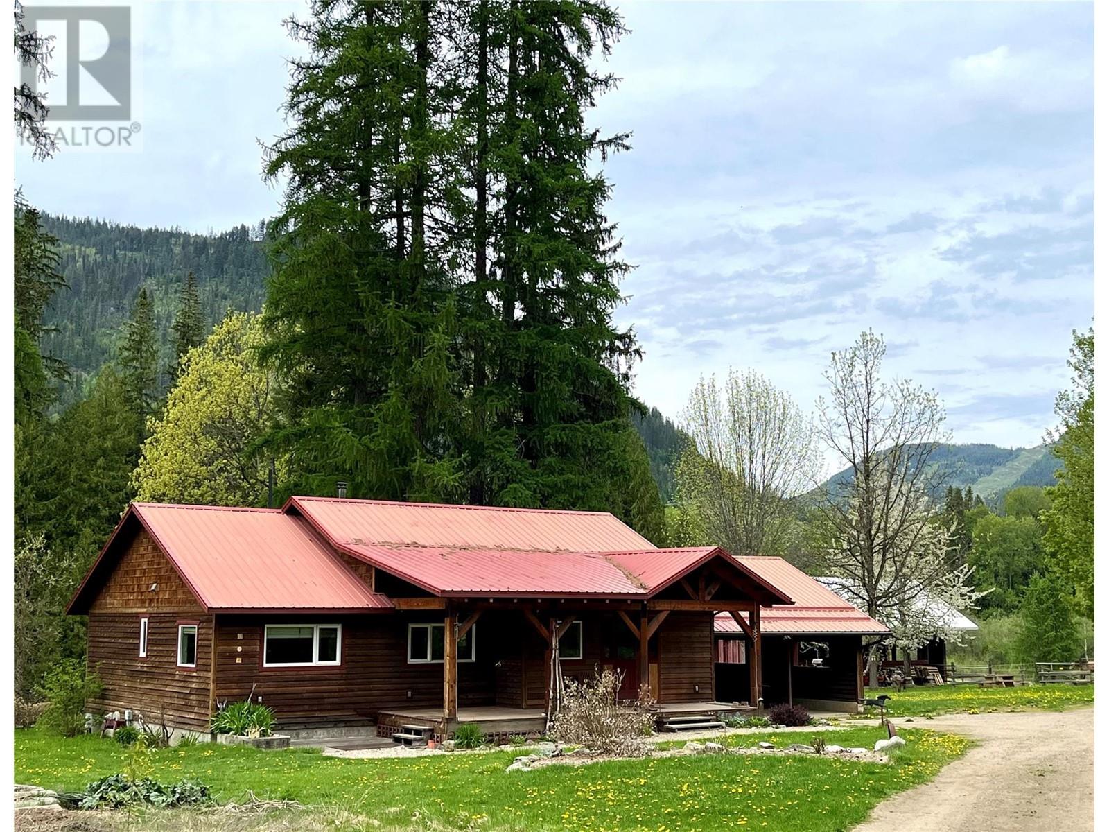 3371 Highway 3b, Fruitvale, British Columbia  V0G 1L1 - Photo 1 - 10345823