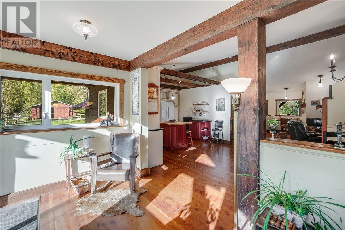 3371 Highway 3b, Fruitvale, British Columbia  V0G 1L1 - Photo 10 - 10345823
