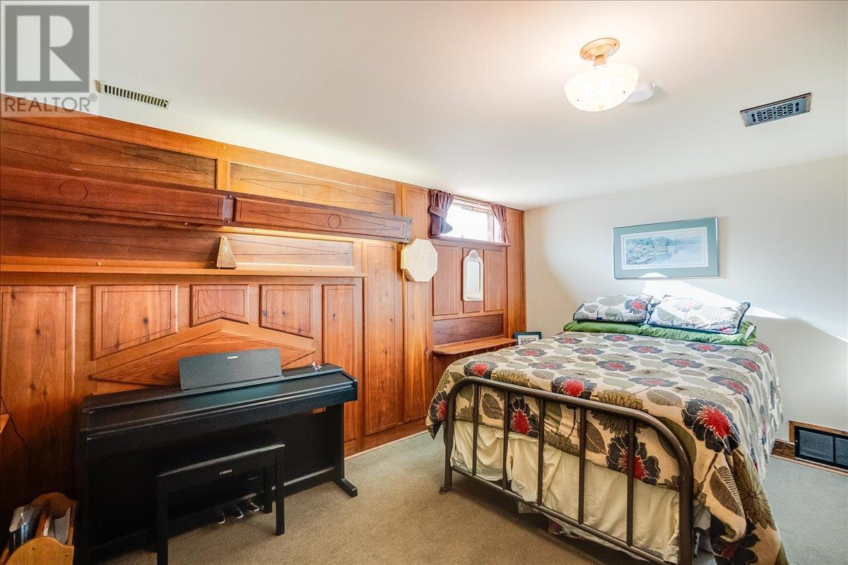 3371 Highway 3b, Fruitvale, British Columbia  V0G 1L1 - Photo 18 - 10345823