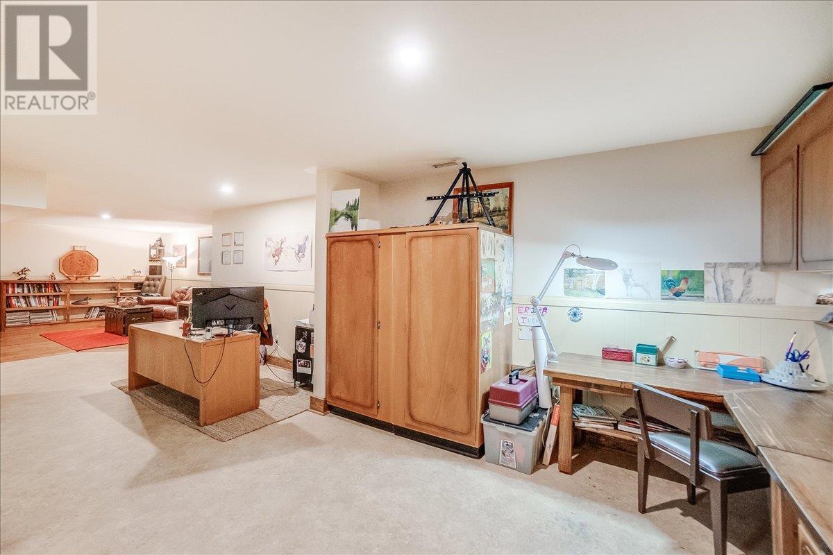 3371 Highway 3b, Fruitvale, British Columbia  V0G 1L1 - Photo 20 - 10345823