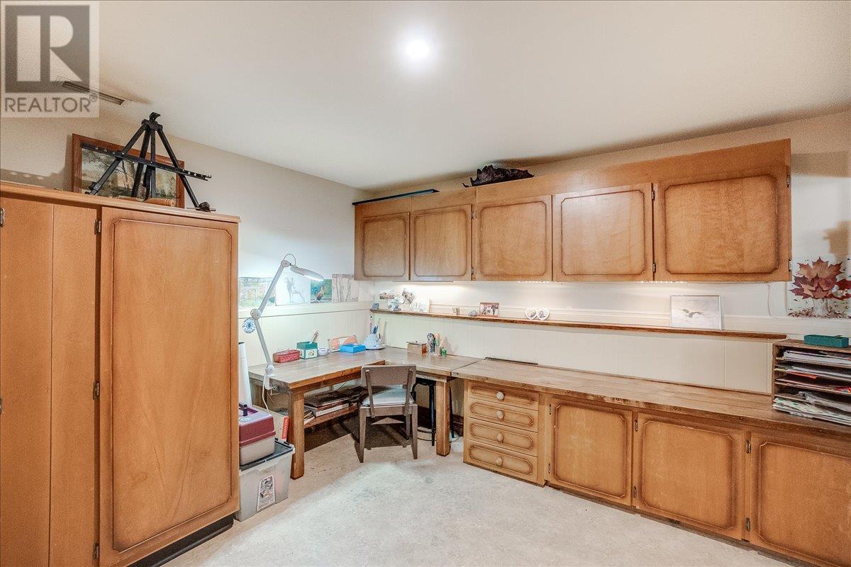 3371 Highway 3b, Fruitvale, British Columbia  V0G 1L1 - Photo 21 - 10345823