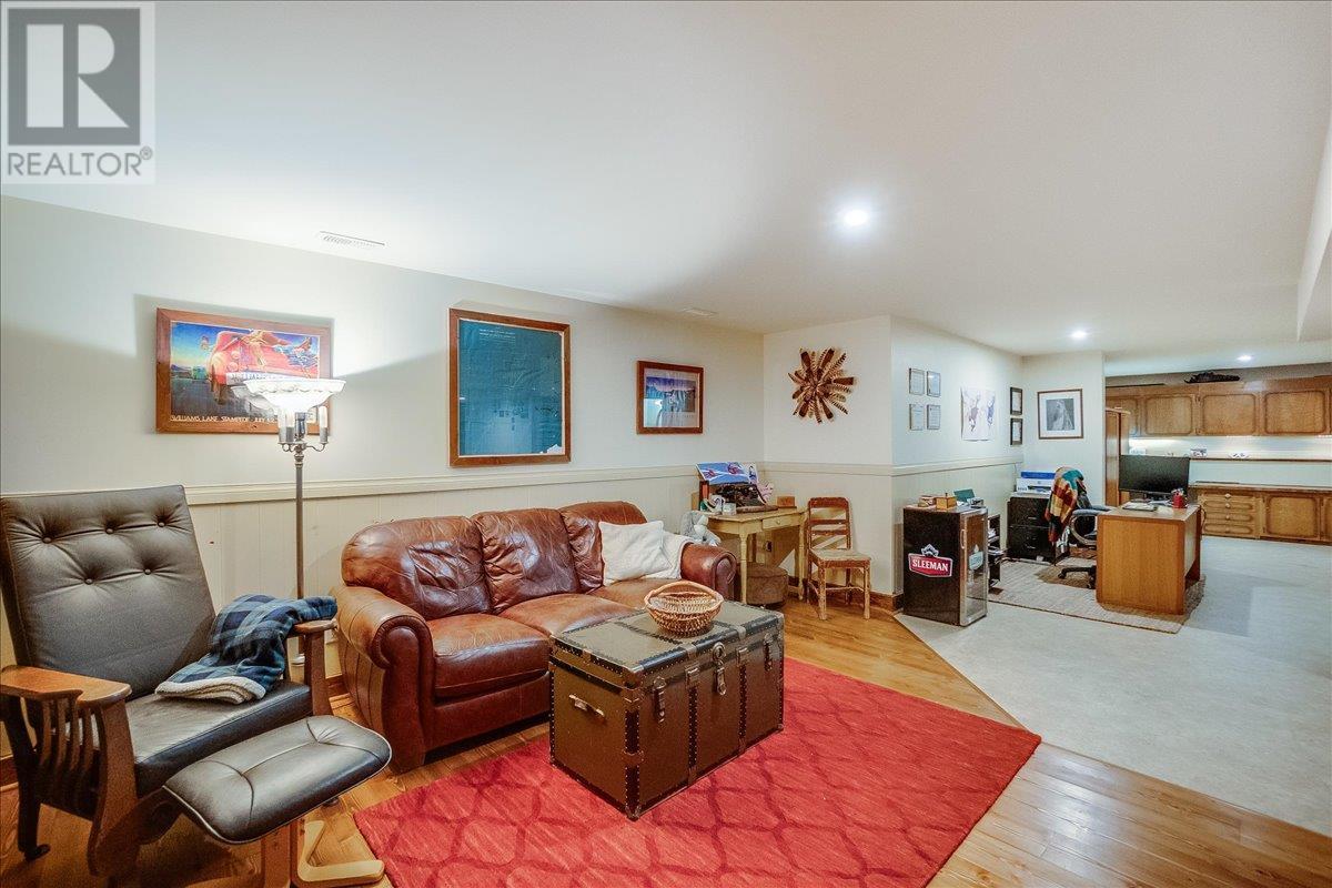 3371 Highway 3b, Fruitvale, British Columbia  V0G 1L1 - Photo 24 - 10345823