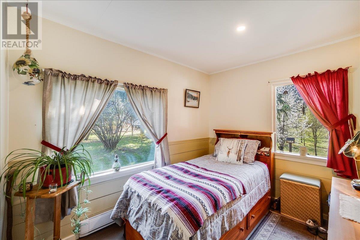 3371 Highway 3b, Fruitvale, British Columbia  V0G 1L1 - Photo 35 - 10345823