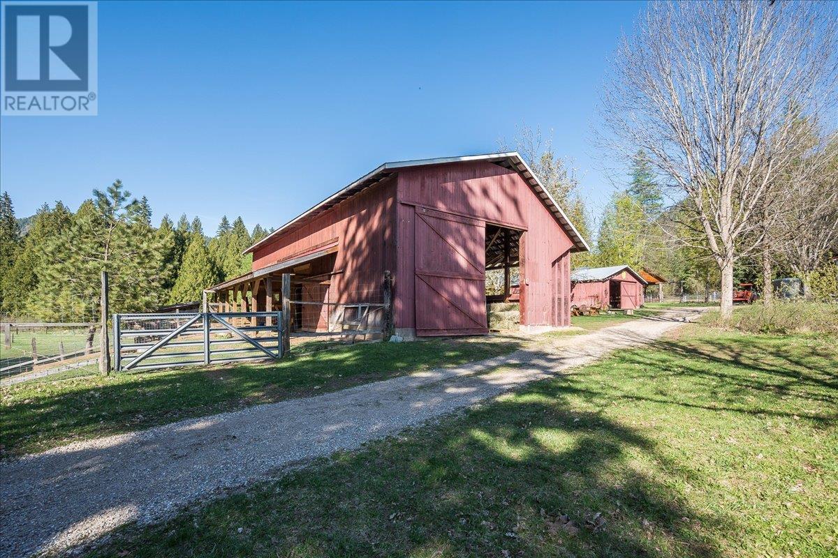 3371 Highway 3b, Fruitvale, British Columbia  V0G 1L1 - Photo 47 - 10345823
