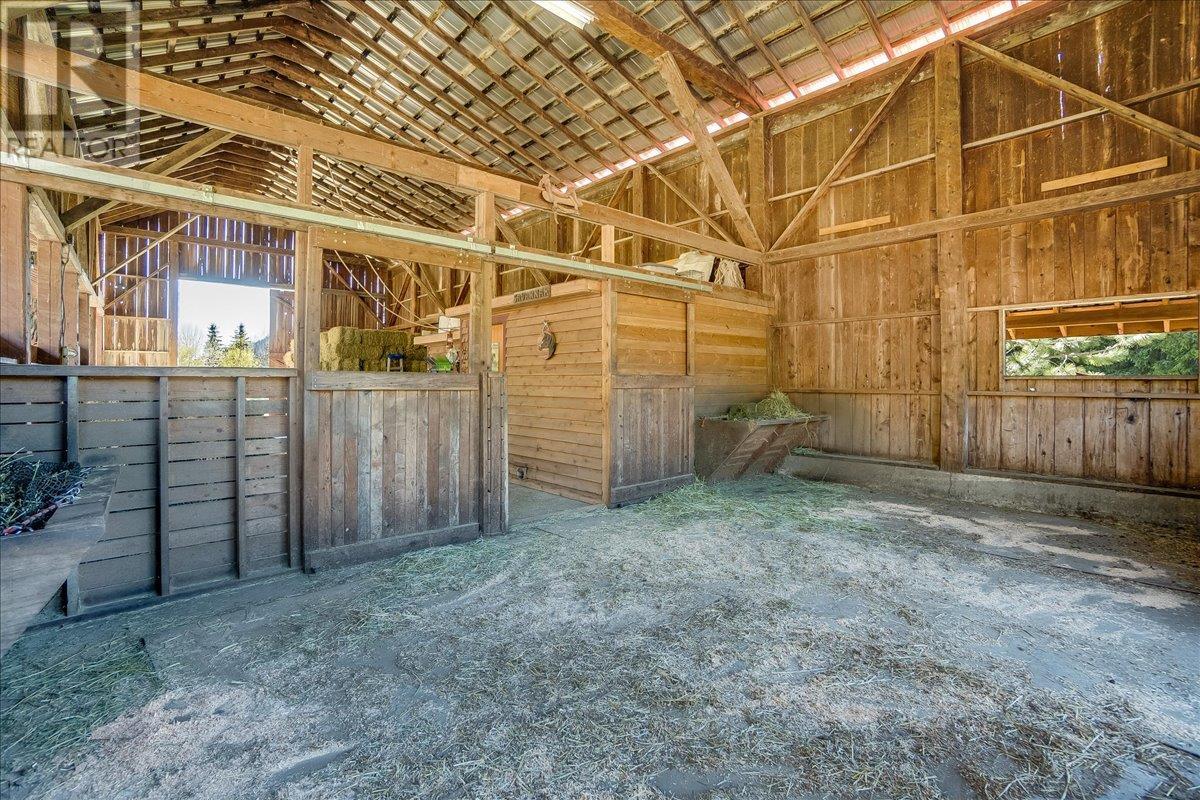 3371 Highway 3b, Fruitvale, British Columbia  V0G 1L1 - Photo 49 - 10345823