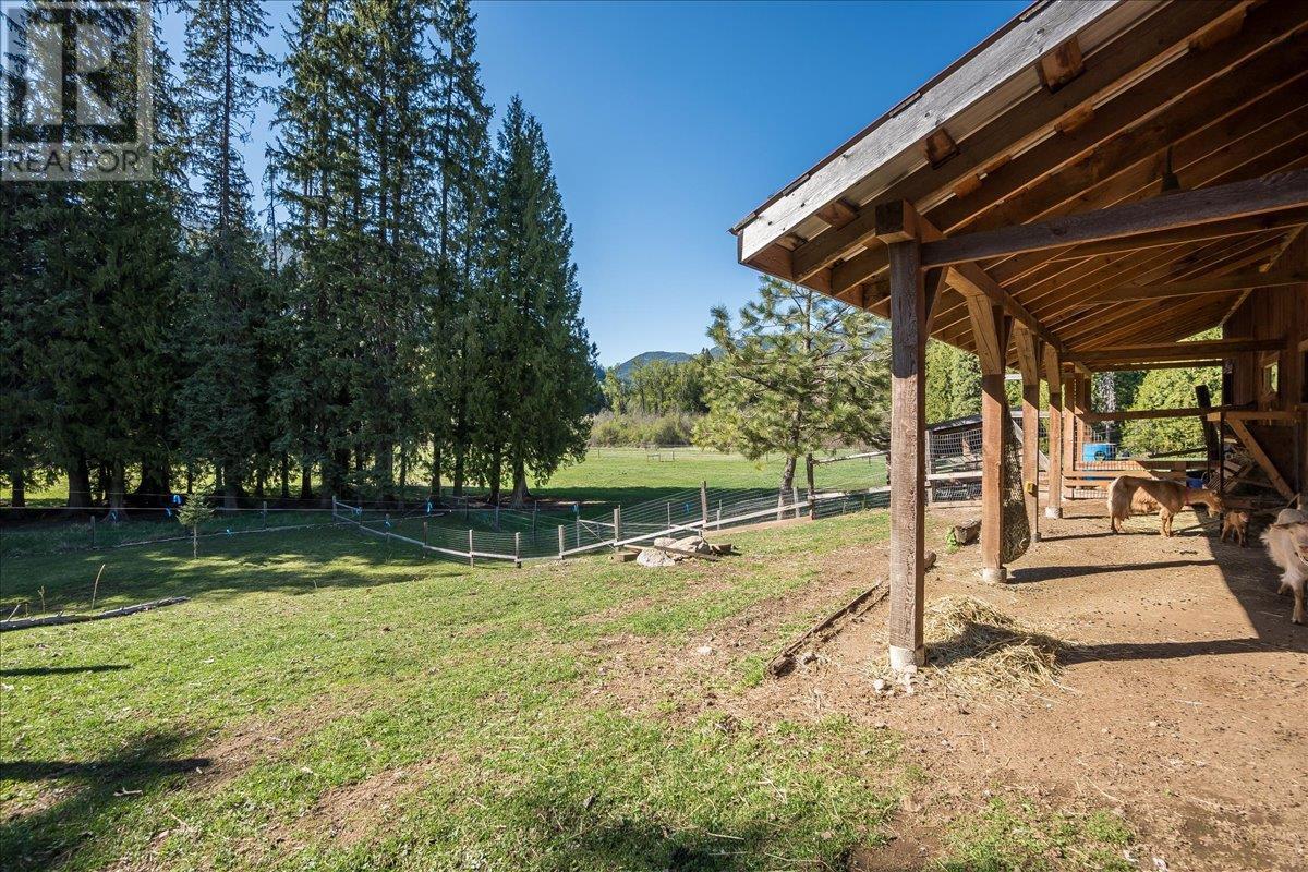 3371 Highway 3b, Fruitvale, British Columbia  V0G 1L1 - Photo 55 - 10345823