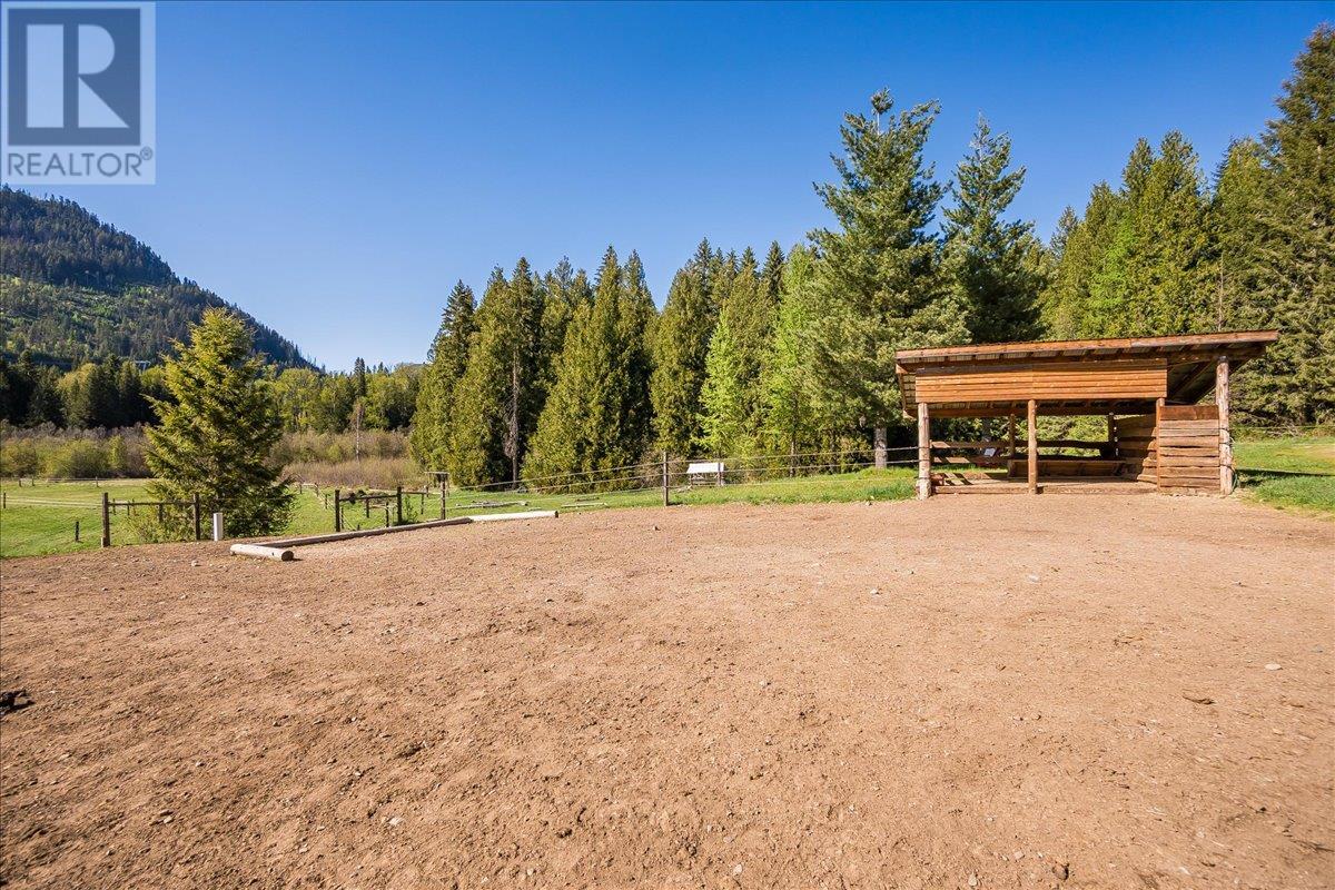 3371 Highway 3b, Fruitvale, British Columbia  V0G 1L1 - Photo 56 - 10345823