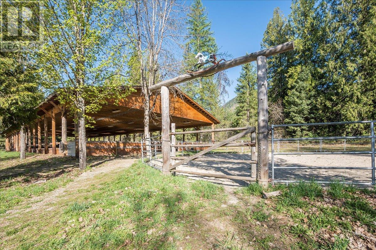 3371 Highway 3b, Fruitvale, British Columbia  V0G 1L1 - Photo 58 - 10345823