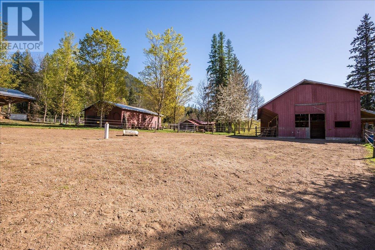 3371 Highway 3b, Fruitvale, British Columbia  V0G 1L1 - Photo 59 - 10345823