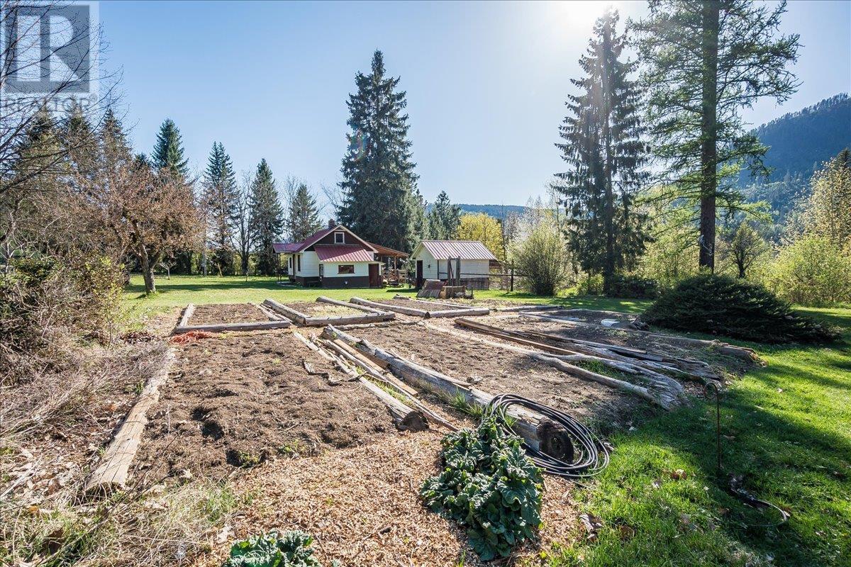 3371 Highway 3b, Fruitvale, British Columbia  V0G 1L1 - Photo 66 - 10345823