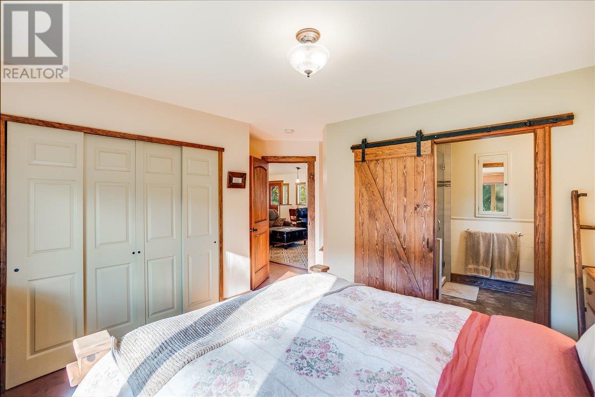 3371 Highway 3b, Fruitvale, British Columbia  V0G 1L1 - Photo 8 - 10345823