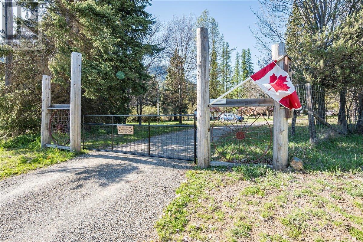 3371 Highway 3b, Fruitvale, British Columbia  V0G 1L1 - Photo 96 - 10345823