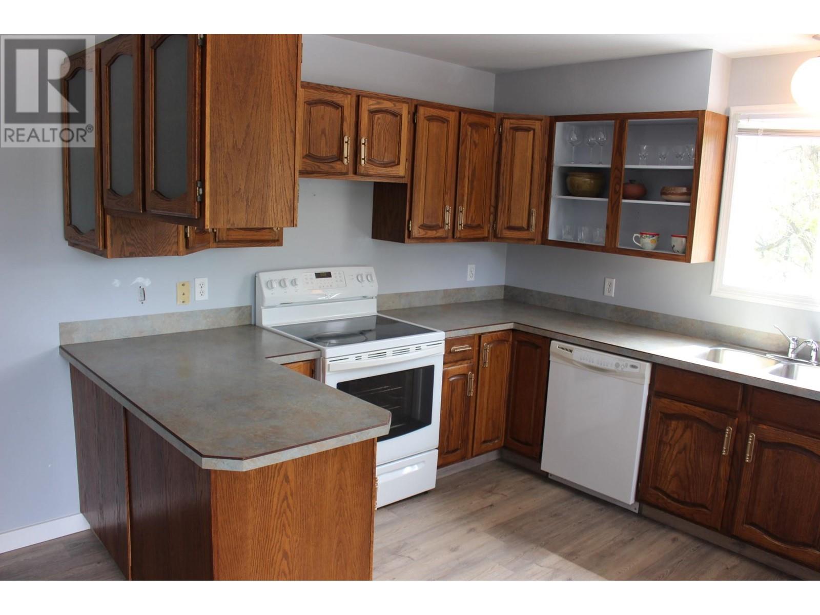 1610 Mcbride Street, Trail, British Columbia  V1R 2Z6 - Photo 11 - 10346452