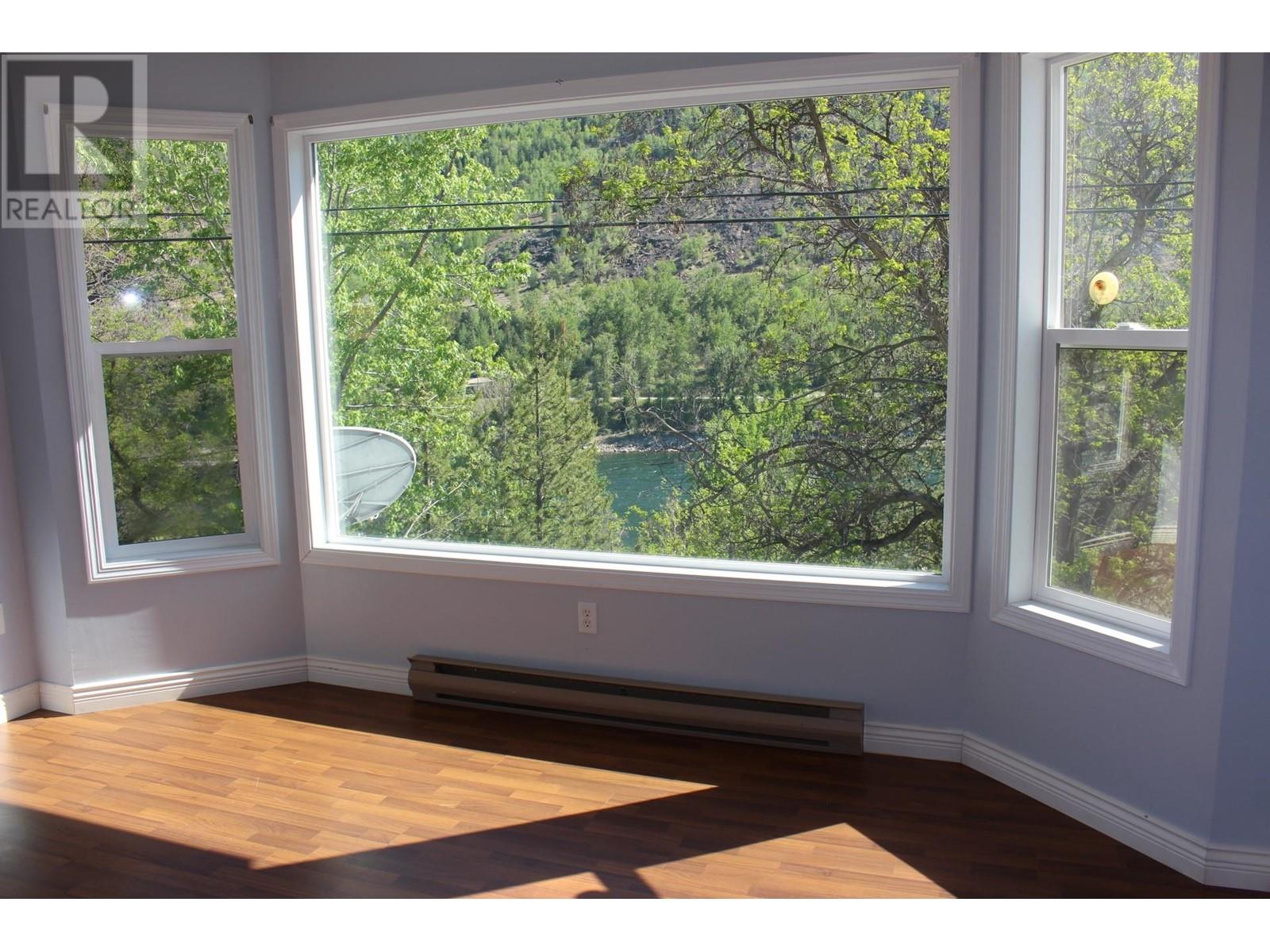 1610 Mcbride Street, Trail, British Columbia  V1R 2Z6 - Photo 23 - 10346452