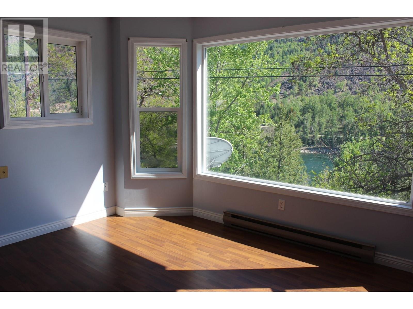 1610 Mcbride Street, Trail, British Columbia  V1R 2Z6 - Photo 24 - 10346452
