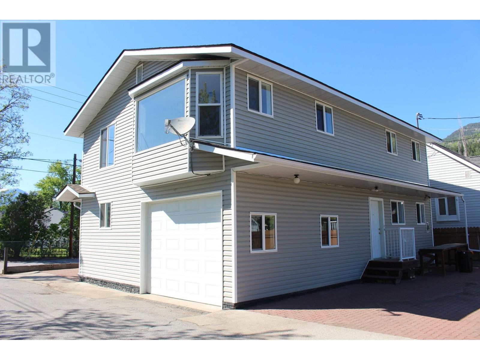 1610 Mcbride Street, Trail, British Columbia  V1R 2Z6 - Photo 3 - 10346452