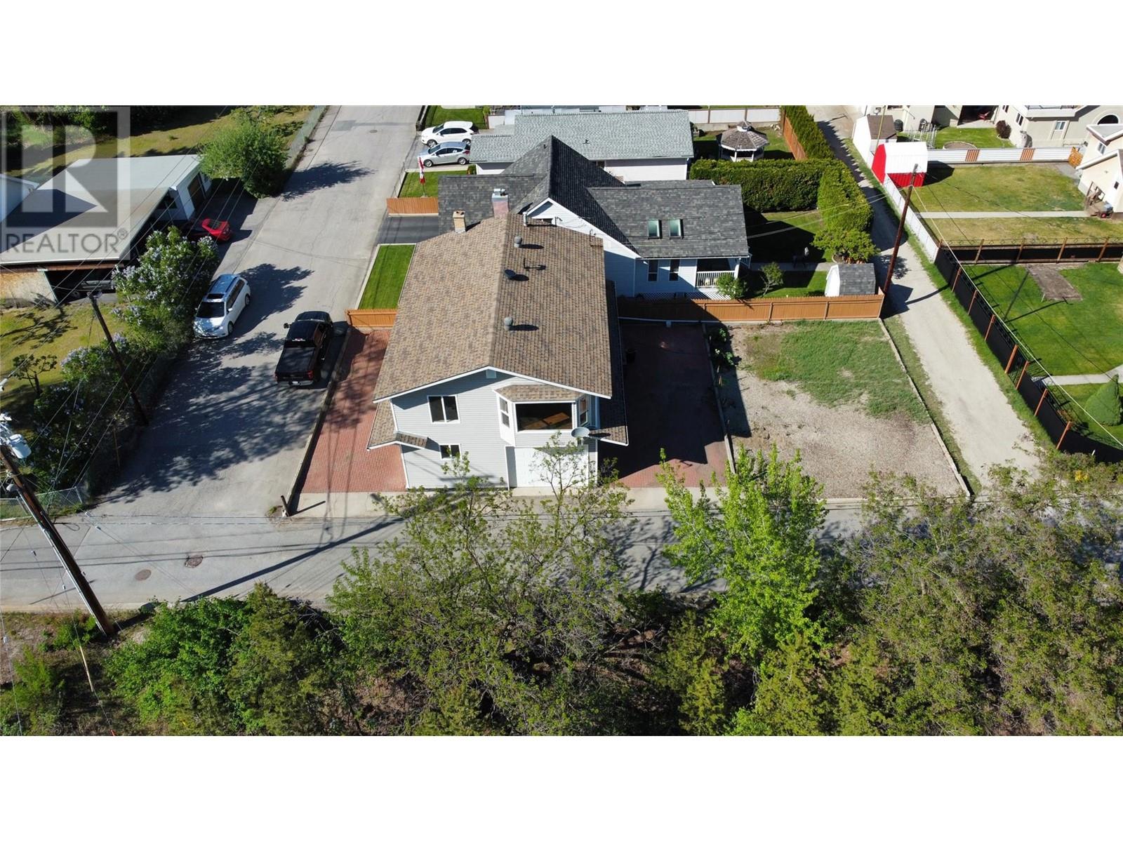 1610 Mcbride Street, Trail, British Columbia  V1R 2Z6 - Photo 8 - 10346452