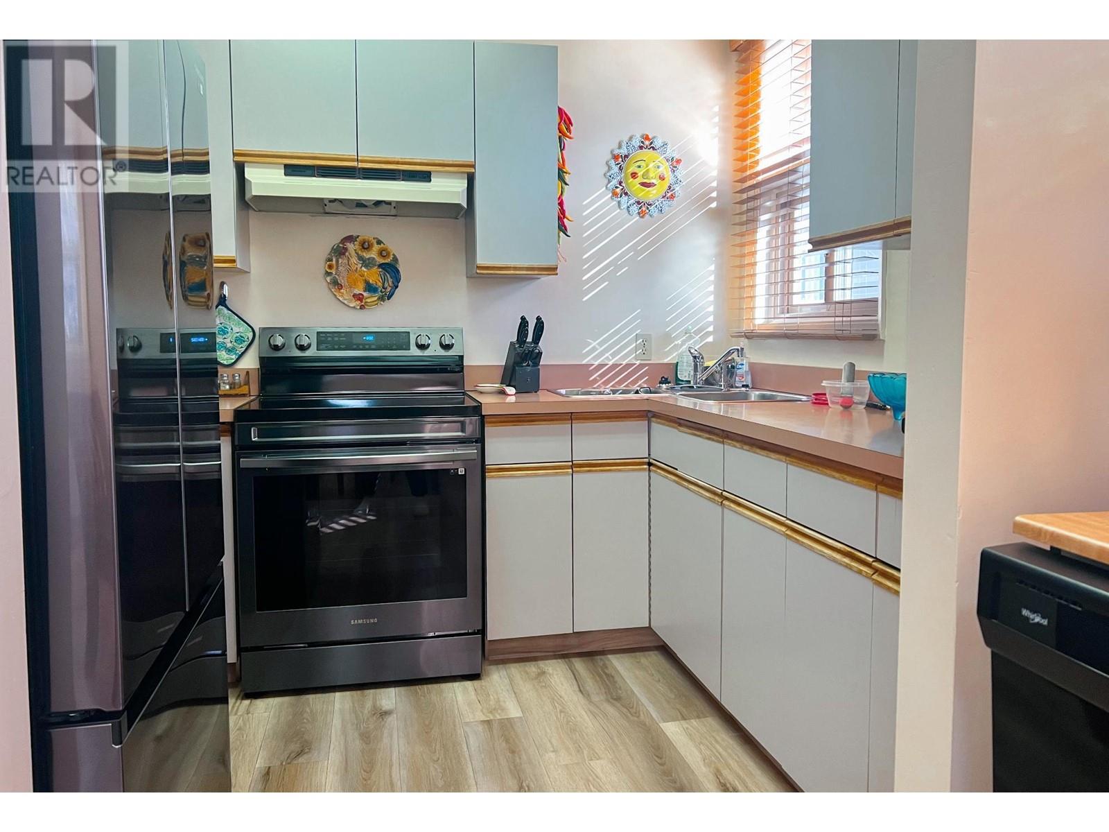 975 Spokane Street, Trail, British Columbia  V1R 3W7 - Photo 69 - 10346892