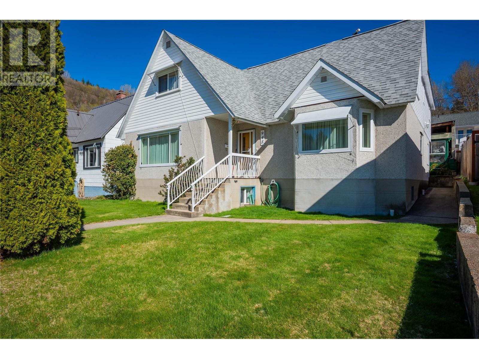 945 Thackeray Street, Warfield, British Columbia  V1R 2C3 - Photo 1 - 10346826