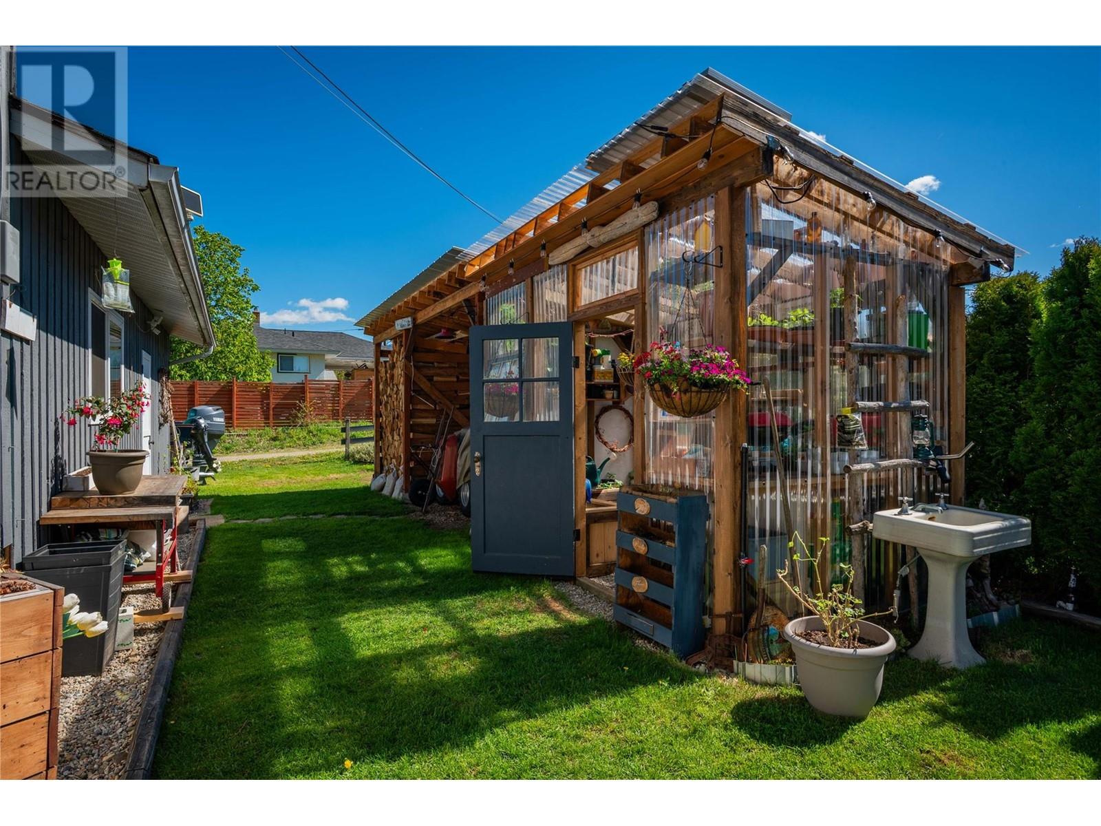 1764 Barrett Drive, Fruitvale, British Columbia  V0G 1L0 - Photo 10 - 10347216