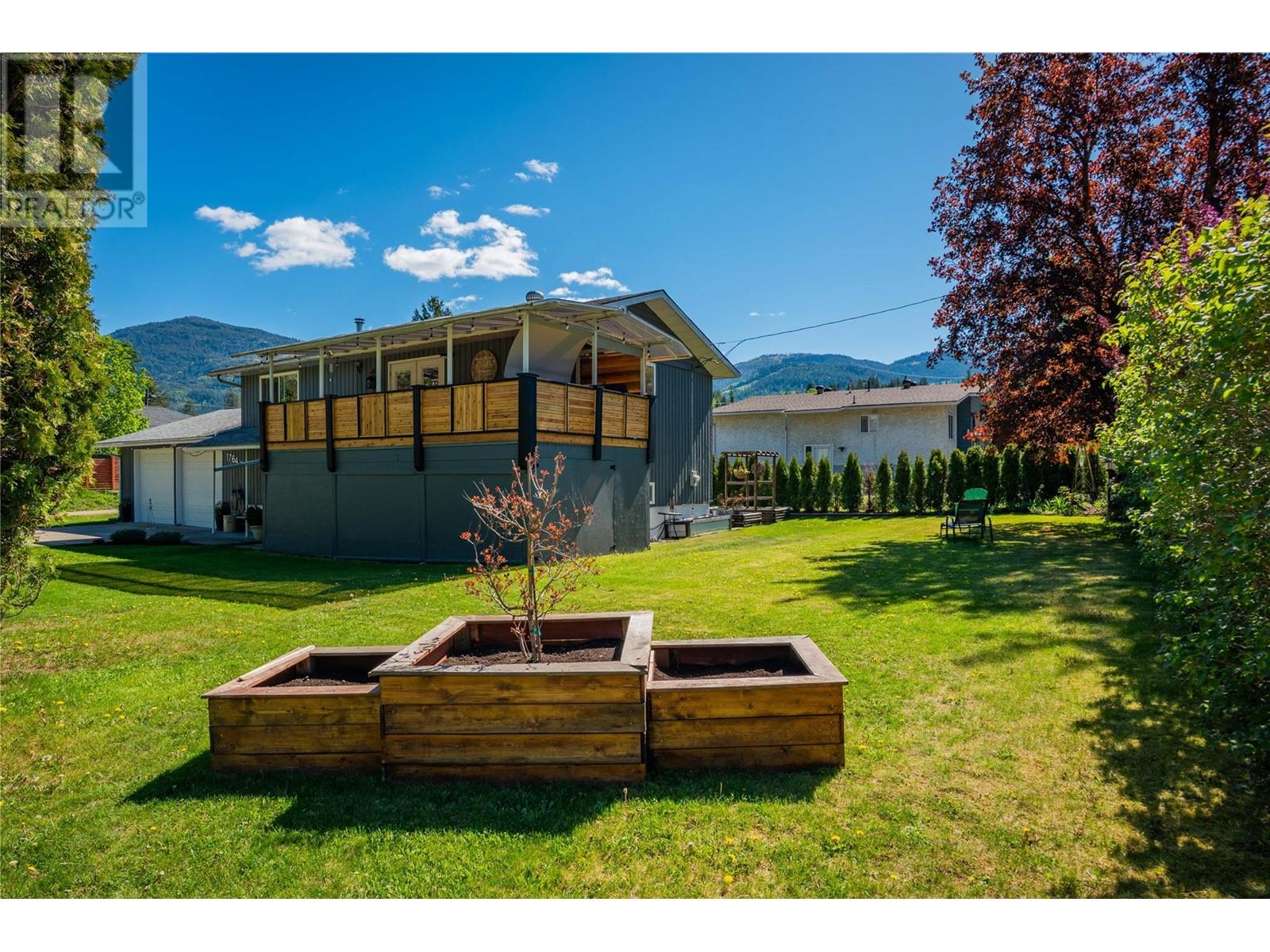 1764 Barrett Drive, Fruitvale, British Columbia  V0G 1L0 - Photo 2 - 10347216