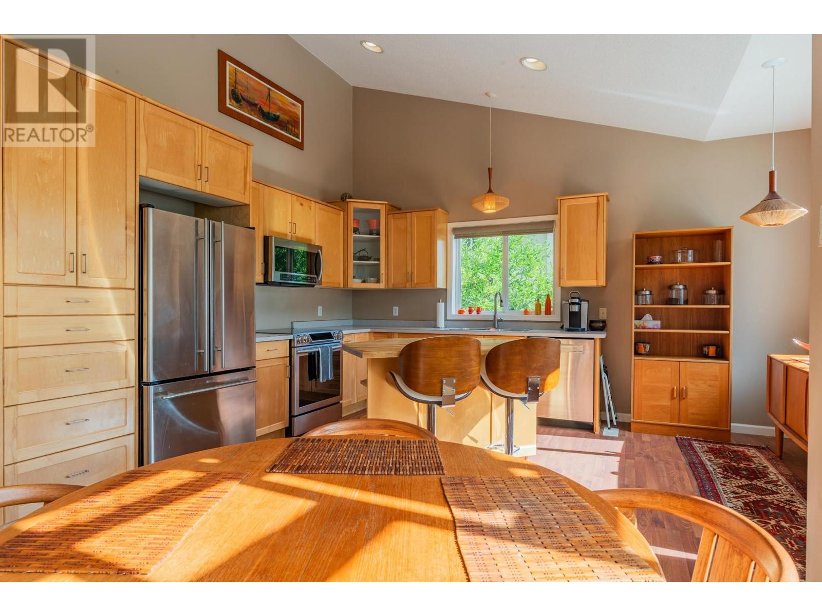 3301 Laburnum Drive, Trail, British Columbia  V1R 2S8 - Photo 10 - 10347459