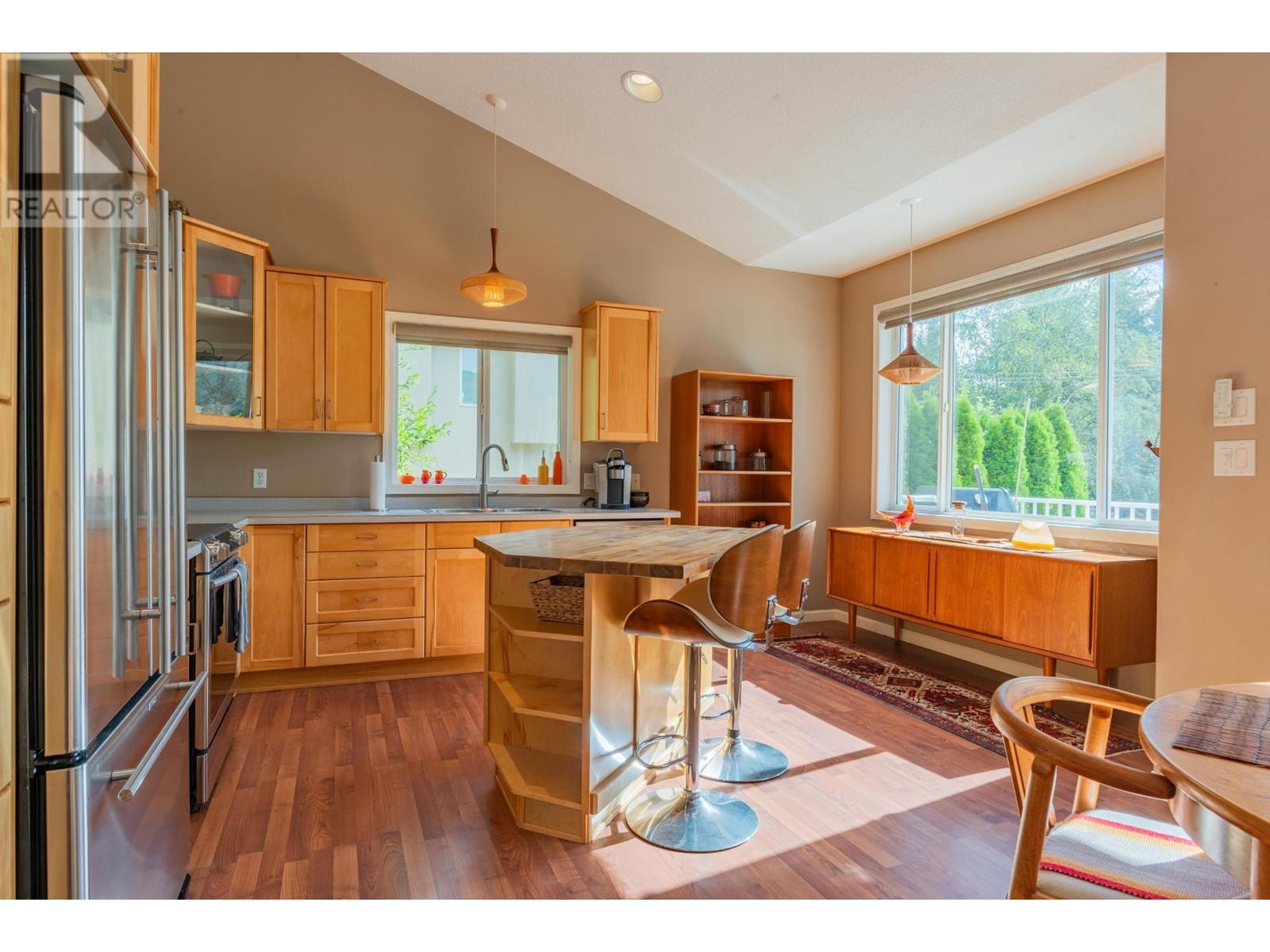 3301 Laburnum Drive, Trail, British Columbia  V1R 2S8 - Photo 13 - 10347459